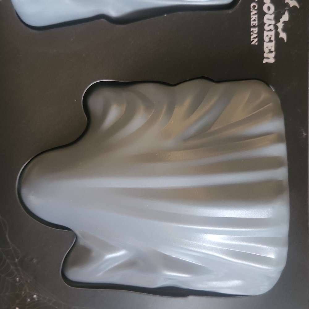 NWT 3D Ghost Cake Pan Bundle - Picture 3 of 5
